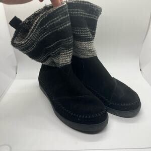 Toms Nepal Black White and Grey Leather Moccasin Boots Size 6